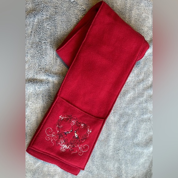 NORTHERN REFLECTIONS💫Women’s Soft Red Embroidered Winter Pocket Scarf - Picture 3 of 7